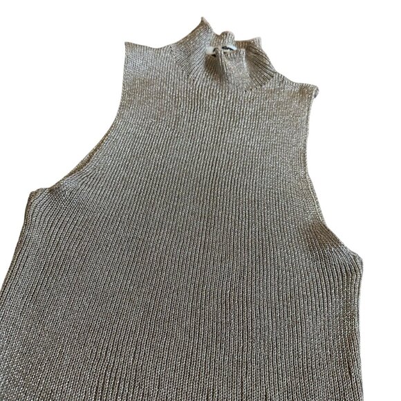 Red Berry Sleeveless Mock Neck tank Top Stretch Metallic Textured Size Small - Picture 4 of 10